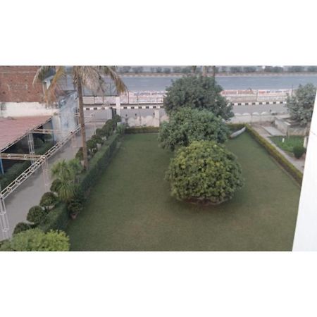 Hotel Sangam, Varanasi Exterior photo