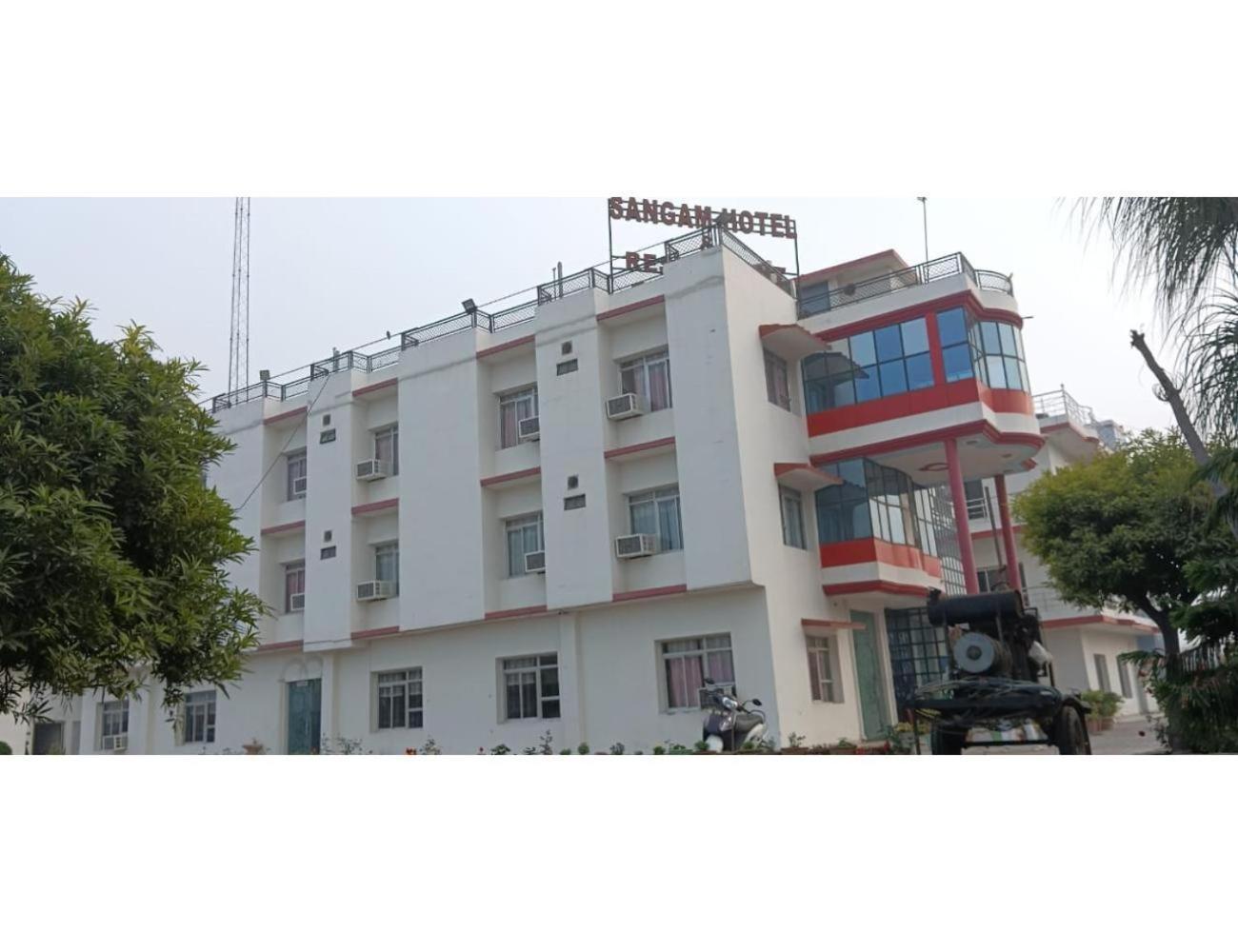 Hotel Sangam, Varanasi Exterior photo